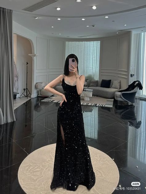 Black Glitter Dress Aesthetic, Prom Dress For Midsize, Korean Dress Party Night, Prom Dress Korean, Party Dress Night Club, Korean Party Dress, Prom Dress Fitted, Black Glitter Dress, Chic Evening Dress