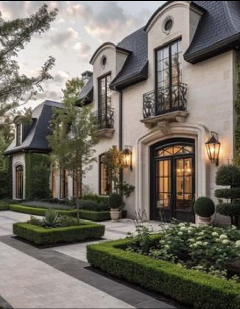 French Modern Exterior, Modern French Country Exterior, French Chateau Exterior, French Country House Exterior, Modern French Chateau, French Mansion, French Chateau Style, French Country Exterior, Architecture Styles