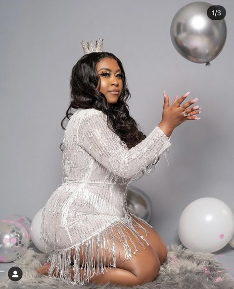 Curvy Birthday Photoshoot, Plus Size Birthday Pictures, All White Birthday Photoshoot, Plus Size Birthday Photoshoot Ideas, Plus Size Photo Shoot Ideas Birthday, Plus Size Birthday Photoshoot, Bourdier Photoshoot Poses, Birthday Photoshoot Ideas, Bday Shoot