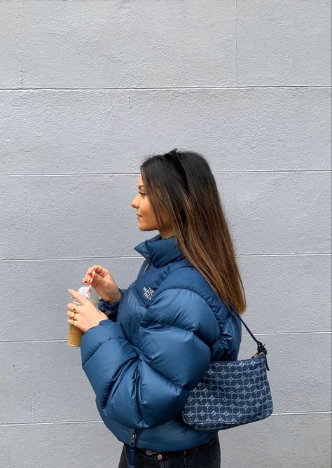 #northface #northfacepufferjacket #northfacenuptse #bluenorthface #bluebag #baguettebag #shoulderbag #blueoutfit #pufferjacket North Face Puffer Jacket Green, Blue North Face Puffer, Puffy Jacket Outfit, Doudoune The North Face, Vintage North Face, Green Puffer Jacket, North Face 700, Red Puffer Jacket, North Face Puffer Jacket