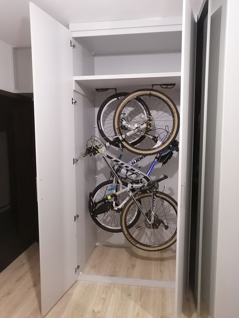 Bike Storage Apartment Wall, Under Stair Bike Storage, Entryway Bike Storage, Bike Storage In House, Bike Organization Ideas, Bicycle Storage Apartment Small Spaces, Mudroom Bike Storage, Storing Bikes In Apartment, Hidden Bike Storage