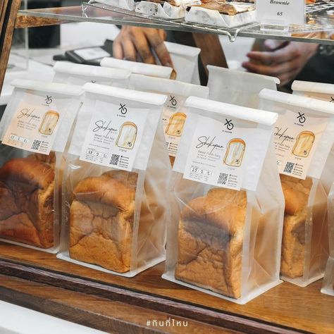 Rustic Food Packaging, Tea Cake Packaging Ideas, Shokupan Packaging, Gourmet Baked Goods, Bread Package Design, Pastry Packaging Ideas, Bread Packaging Ideas, Bakery Packaging Ideas, Bread Packaging Design