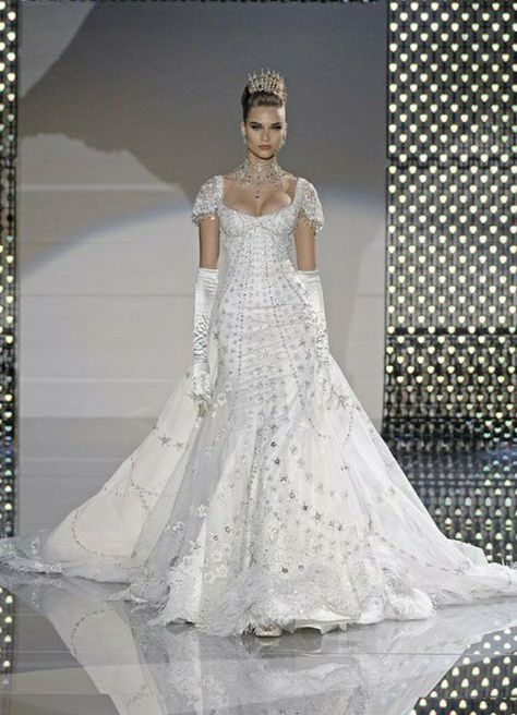 Inspired by Givenchy 1963 made for Audrey Hepburn in 'My fair lady' Queen Bride Dress, Wedding Dress With Diamonds, Wedding Dress Queen, Chain Wedding Dress, Zuhair Murad Wedding, Chanel Wedding Dress, Coronation Gown, Coronation Dress, Diamonds Are Forever