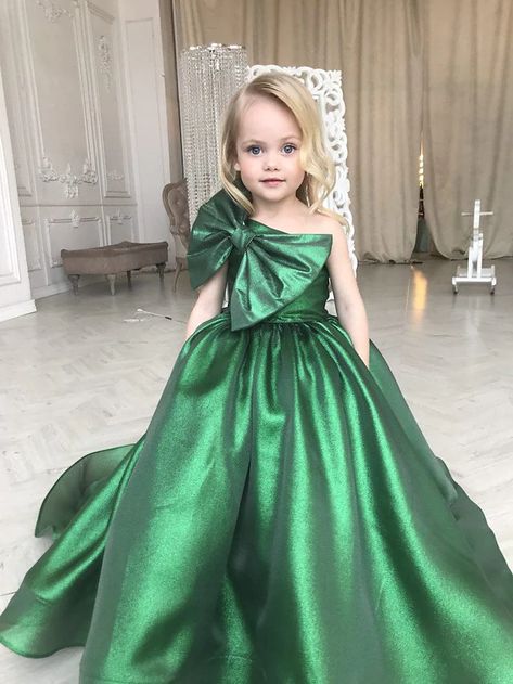 Green Flower Girl Dresses, Green Ball Gown, Birthday Tutu Dress, Cheap Flower Girl Dresses, Princess Flower Girl Dresses, Girls Dresses Online, Princess Ball Gowns, Cute Prom Dresses, Gowns For Girls