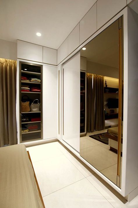 Cupboard Design With Mirror, Wardrobe Design Bedroom With Mirror, White Open Shelves, Face In Mirror, White Wardrobe Bedroom, Modern Sliding Wardrobe, Sliding Wardrobe With Mirror, Sliding Mirror Wardrobe, Sliding Wardrobe Design