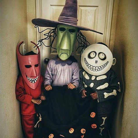 Lock shock and barrel - if I have three kids, no doubt! Three Kids From Nightmare Before Christmas, Nightmare Before Christmas Three Kids, Halloween Costumes For 5, Lion Costume Diy, Disney Villain Costumes, Great Costume Ideas, New Halloween Costumes, Fairy Halloween Costumes, Villain Costumes