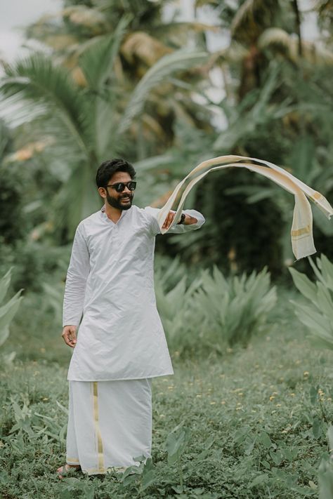 Onam Photoshoot Ideas Men, Onam Aesthetic, Onam Photoshoot Ideas, Bride Haldi, Wedding Kerala, Men Portraits, South Wedding, Poses Men, Groom Posing