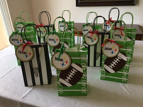 Football Team Treats, Football Team Snacks, Football Goody Bags, Football Treat Bags, Football Favors, Football Treats, Football First Birthday, Football Party Favors, Team Snacks