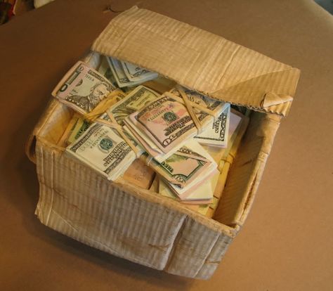 How to Turn a Block of Wood Into a Box of Money http://twistedsifter.com/2014/01/randall-rosenthal-carves-wood-block-into-box-of-money/ Box Of Money, Planning Retirement, Month Planning, Cash Box, Army Pics, Fake Money, Money Stacks, By Any Means Necessary, Cool Box