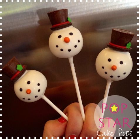 Snow Man Cake Pop, Christmas Dessers, Grinch Cake Pops, Christmas Cake Pops Ideas, Red Velvet Cake Pops Recipe, Vanilla Cake Pop Recipe, Christmas Cakepops, Holiday Cake Pops, Cake Pop Flavors