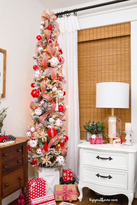 Pencil Trees Decorating Ideas, Holiday Tablescapes Christmas, Handmade Christmas Signs, How To Decorate For Christmas, Diy Christmas Room, Tablescapes Christmas, Boughs Of Holly, Christmas Tree Box, Slim Christmas Tree