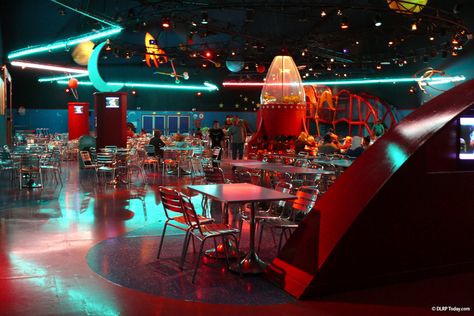 hollywood studios, pizza planet, from toy story This Quick service looks awesome!!!!! Disney Universal Studios, Pizza Planet, Garage Renovation, Space Museum, Simple Minds, Cool Restaurant, Pizza Place, Toy Story Birthday Party, Toy Story Birthday