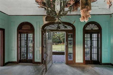 1937 in New Orleans, LA - $783,099 New Orleans Witch, New Orleans Aesthetic, New Orleans Mansion, Grand Mansion, 360 Virtual Tour, Famous Houses, New Orleans Homes, Cypress Trees, Greek Revival