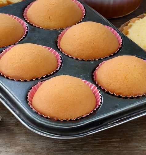 My Chinese friend showed me this recipe, and they came out so great! Fluffy, delicious, and easy! Chinese Deserts Sweets, Chinese Cupcakes, Chinese Steamed Buns, Chinese Cake, Chinese Light, Chinese Egg, Chinese Snacks, Scones Recipe Easy, Egg Cake