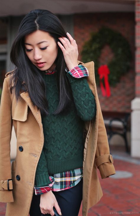 love these colors Extra Petite Blog, Extra Petite, Walking Down The Street, Moda Chic, Chic Sweaters, Mode Vintage, Petite Fashion, Green Sweater, Summer Clothes