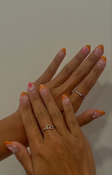 Hawiian Nails, Hawaiian Nail Art, Hibiscus Nail Art, Hawaiian Flower Nails, Island Nails, Hawaiian Nails, Hawaii Nails, Beachy Nails, Tropical Nails