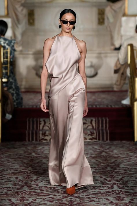 Silk Fashion Clothes, Runway 2024, Fashion Week Dresses, Runway Trends, Christian Siriano, Life Tips, Beauty And Lifestyle, Professional Outfits, Fashion Show Collection