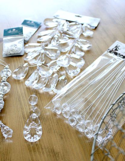 Turn those plastic crystals into a fabulous light fixture! #DIY #Lighting # Chandelier Chandelier Diy Crystal, Diy Drum Shade, Solar Chandelier, How To Make A Chandelier, Chandelier Diy, Diy Luminaire, Chandelier Makeover, Drum Shade Chandelier, Pendant Light Kit