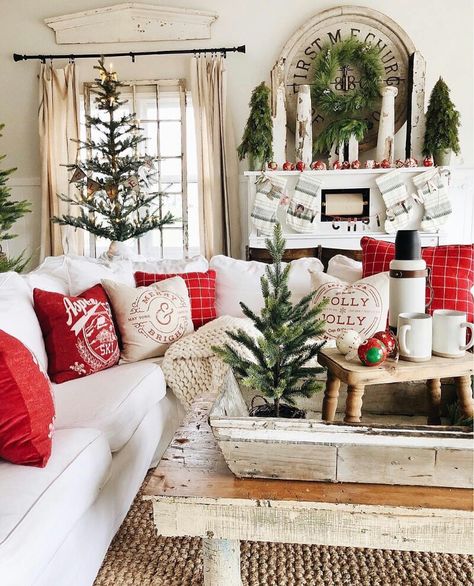 Christmas home decoration. Colorful ideas for winter holiday. #Christmasdecor # Christmastime #Familyhome #Christmasideas #Homedecoration #Merrychristmas Christmas Rooms, Gingham Christmas, Liz Marie, Photo Studios, Christmas Vignettes, Christmas Cottage, Cottage Christmas, Farmhouse Holiday, Christmas Interiors