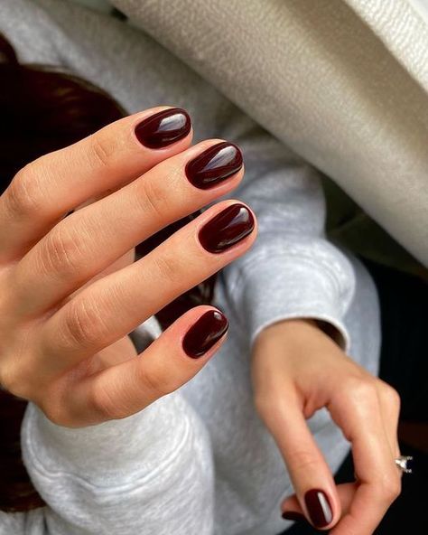 Kutek Disney, Wine Nails, Manikur Kuku, Maroon Nails, Nagel Tips, Smink Inspiration, Casual Nails, Her Nails, Red Nail Polish