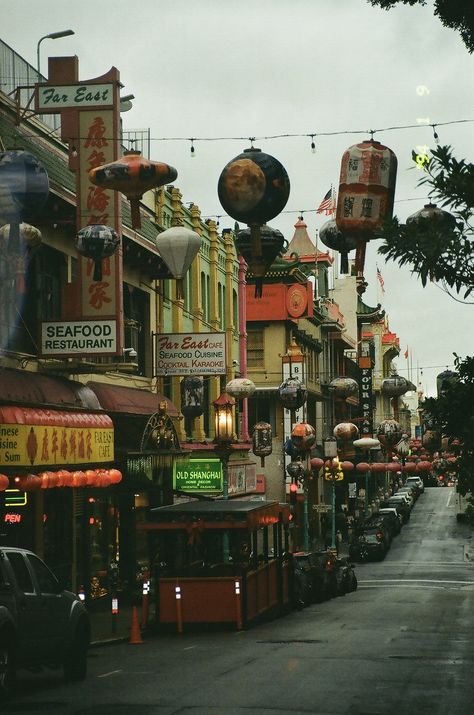 San Fran China Town, San Francisco Chinatown Aesthetic, San Francisco Street Photography, San Francisco Aesthetic Photos, Battery Spencer San Francisco, San Francisco City Aesthetic, Fall San Francisco, San Francisco Fall Aesthetic, Winter In San Francisco