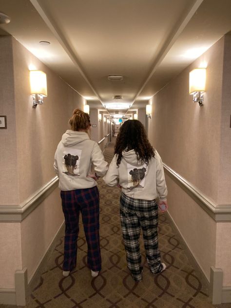 Hotel Trip Aesthetic, Class Trip Aesthetic, Hallway Photoshoot, Washington Dc Field Trip, Washington Dc School Trip, Hotel With Friends, Dc School Trip, School Trip Aesthetic, Hotel Sleepover