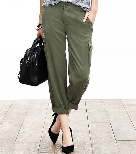 Banana Republic Drapey Cargo Pant ($90) The 90s Fashion, Perfect Pant, Pantalon Cargo, Cargo Pant, Petite Fashion, Street Chic, Looks Style, Trousers Women, Everyday Fashion