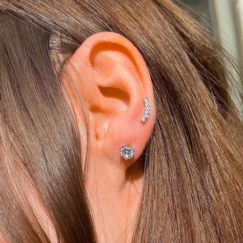 Picture of a love and high lobe or low helix piercing done with cool rhinestone jewelry look gorgeous together Ear Piercing Anatomy, High Lobe Ear Piercing, Low Helix Piercing, High Lobe Piercing, Bar Ear Piercing, Cute Piercing, Minimalist Ear Piercings, Piercing Inspiration, Sheer Outfit