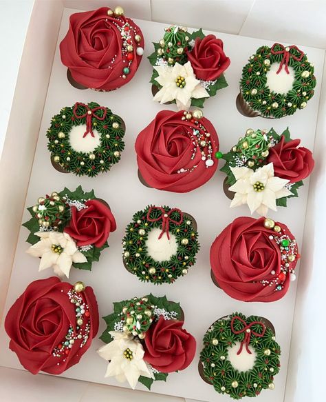 White Christmas Cupcakes Ideas, Christmas Cupcakes Ideas Decoration, Cupcake Decorating Ideas Christmas, Xmas Cupcake Ideas, Christmas Treats To Sell, Christmas Cupcake Decorating Ideas, Christmas Cake Decorating, Christmas Cupcakes Recipes, Christmas Cupcakes Decoration