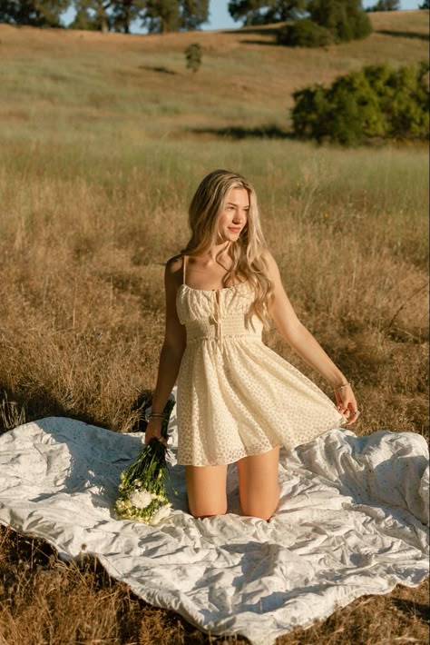 Picnic Outfit Photoshoot, Sunshine Photoshoot Ideas, White Flower Dress Aesthetic, Yellow Dress Picnic, Picnic Dress Photoshoot, Picnic Inspired Photoshoot, Sundress Picnic Aesthetic, Sun Dress Pictures, Vintage Summer Photoshoot