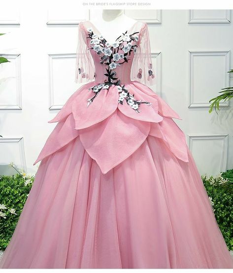 Ball Gown Medieval, Party Clothes For Women, Gown Queen, Southern Belle Dress, Vintage Halloween Party, Party Clothes, Red Evening Dress, Wallpaper Pink, Boutique Store