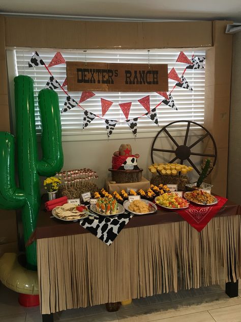 Western Party Foods, Nacho Bar Party, Horse Theme Birthday Party, Rodeo Baby Shower, Cowboy Food, Cowboy Themed Birthday Party, Rodeo Birthday Parties, Party Cake Table, Cowboy Theme Party