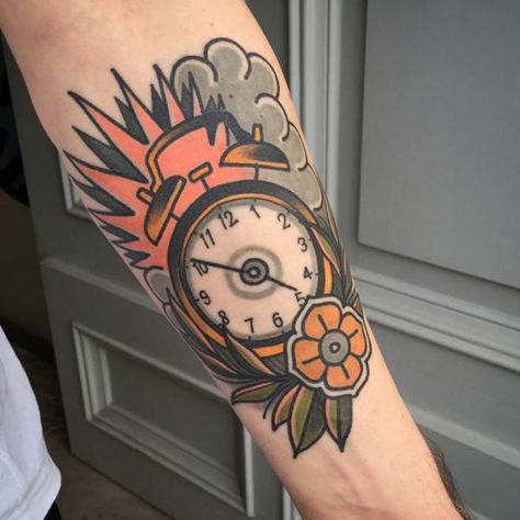 Old School Clock Tattoo, American Traditional Clock Tattoo, Soccer Tshirt Designs, Flower Tattoo Sleeve Men, Clock Old, Soccer Tshirt, Sorry Mom, Idea Tattoo, Flower Tattoo Shoulder