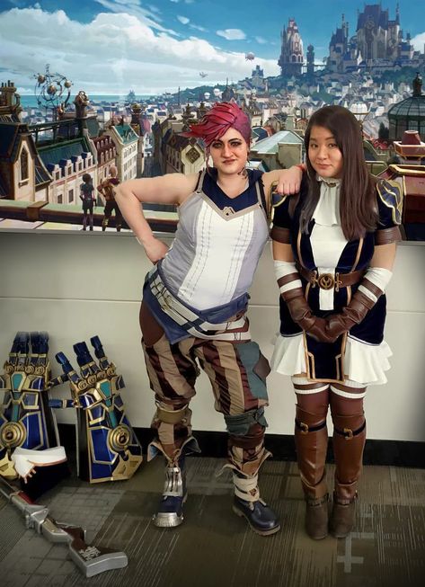 Vi and Caitlyn Kiramman from Arcane (and LOL) cosplays by Quite-a-Riot Cosplay. #arcanecosplay #viandcaitlyncosplay #cosplay #vicosplay #caitlynkirammancosplay #quiteariotcosplay #quiteariot Arcane Caitlyn Cosplay, Vi Arcane Cosplay, Caitlyn Cosplay, Vi And Caitlyn, Arcane Cosplay, Arcane Caitlyn, Vi Caitlyn, Vi Cosplay, Caitlyn Kiramman