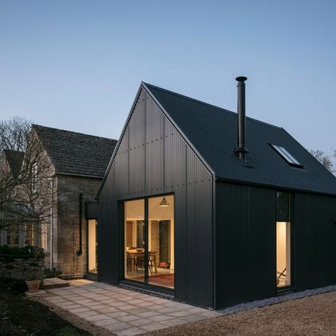 Eastabrook Architects adds corrugated metal extension to Cotswolds cottage Cottage Extension, Cotswolds Cottage, Pelan Rumah, Modern Barn House, Shed Homes, Corrugated Metal, Barn Style House, Hus Inspiration, Modern Barn