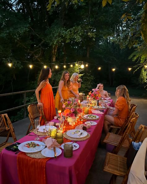 🍊✨🍑🎀🩷 Groovy Dinner Party, Spritz Birthday Party, Dinner Party Aesthetic Outfit, Private Birthday Dinner Party, Orange Dinner Party, Sunset Theme Party, Dinner Party Lighting, Bali Birthday, Orange Dinner