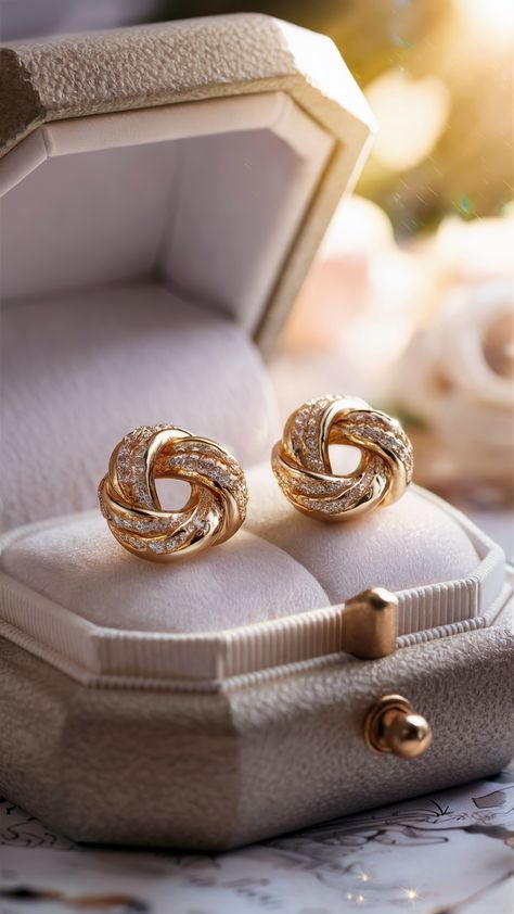 Elegant Gold Knot Stud Earrings: Symbolize Unity and Eternal Love Gold Tops Designs, Bridal Gold Earrings, Gold Wedding Earrings, Rose Gold Bridal Earrings, Gold Tops, Pearl Cluster Earrings, Threader Earrings Gold, Gifts Photography, Bridal Styles