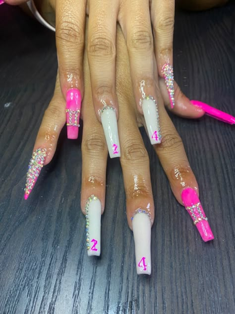 Acrylic Nails Zodiac Sign, Gemini Acrylic Nail Designs, Nails With Zodiac Charms, Virgo Szn Nails, 21st Birthday Nails Pisces, Libra Bday Nails Ideas, Gemini Nails Ideas, Virgo Nails Acrylic Short, Aires Birthday Nails