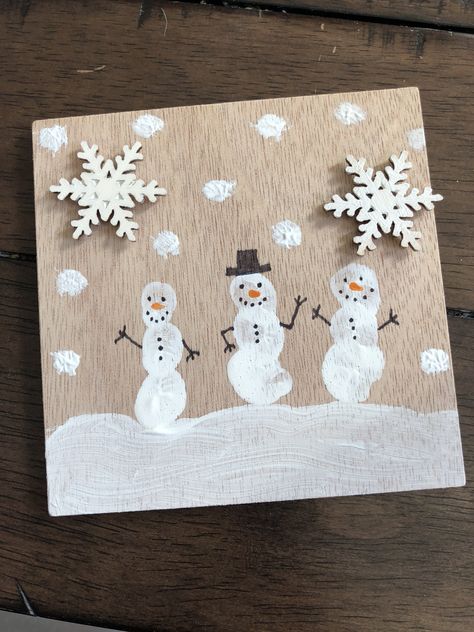 Christmas Finger Print Art, Fingerprint Snowmen, Wood Blocks Christmas, Penguin Craft, Fingerprint Art, Snowman Christmas Cards, Christmas Cards Kids, Christmas Kids, Art Activities For Kids