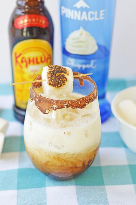 BEST Smores Cocktail Recipe – Easy and Simple Vodka Alcohol Mixed Drinks Drink Recipes With Whipped Vodka, Mixed Drinks With Whipped Vodka, Marshmallow Alcoholic Drink, Whipped Vodka Fall Drink, Whipped Vanilla Vodka Drinks, Marshmallow Vodka Drinks, Smores Alcoholic Drinks, Whip Cream Vodka Recipes, Simple Sweet Cocktails