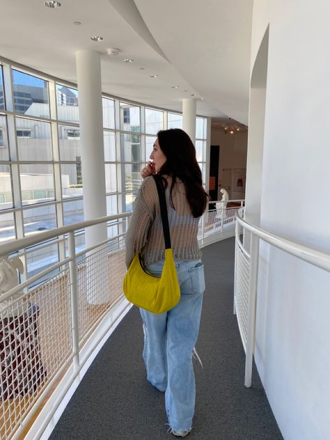 baggu bag, sweater, and jeans worn for a day to an art museum Baggu Crescent Bag Outfit Aesthetic, Baggu Shoulder Bag Outfit, Baggu Bag Aesthetic, Baggu Bag Outfit, Baggu Crescent Bag Outfit, Rachel Fashion, Baggu Bag, Shoulder Bag Outfit, Pretty Tote Bags