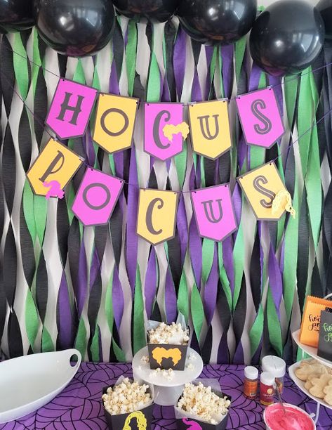 Hocus Pocus Party Ideas, Hocus Pocus Party Decoration, Hocus Pocus Decorations, Hermanas Sanderson, Hocus Pocus Movie, Hocus Pocus Party, Hocus Pocus 2, Party Streamers, Scary Halloween Party