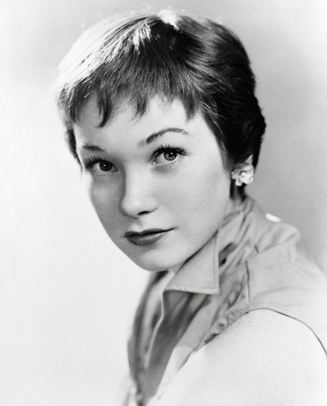 So many gorgeous short hairstyles! Love love love! Especially fond of the one in the photo: Shirley MacLaine, 1954 1950s Short Hair, 1950s Hairstyles Short, Vintage Short Hair, 1950s Shorts, 1950s Hairstyles, Shirley Maclaine, Cool Short Hairstyles, Julie Andrews, Best Short Haircuts