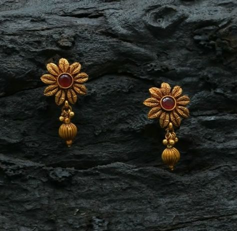 Gold Earrings For Kids, Small Earrings Gold, Oxidized Earrings, Gold Earrings Indian, Antique Gold Earrings, Simple Gold Earrings, Earring Styles, Perhiasan India, New Gold Jewellery Designs