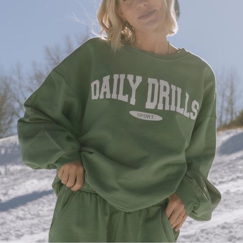 Brand New With Tags! Color: Dd Green Size: Xs/S Daily Drills Sweatshirt, Womens Sweat Shorts, Daily Drills, Oversized Hoodie Dress, Golf Sweatshirt, Happy Hoodie, Clothing Board, Hoodie Green, Embroidered Crewneck