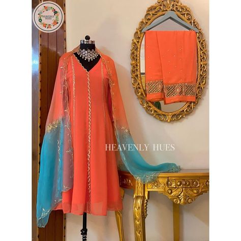 𝐇𝐄𝐀𝐕𝐄𝐍𝐋𝐘 𝐇𝐔𝐄𝐒 ® By Harkiran🧿 on Instagram: “HH266 ✔️Style:Anarkali with Plazzo. ✔️Fabric: Georgette for shirt n bottom, pure Orgenza dupatta (2.5 meters length)…” Designer Suits For Wedding, Punjabi Suits Party Wear, Punjabi Suits Designer Boutique, Peach Print, Trendy Suits, Latest Dress Design, Indian Designer Suits, Pakistani Fashion Casual, Pakistani Fashion Party Wear