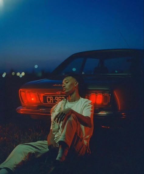 Night Photography Portrait, Car At Night, Night Film, Night Portrait, Portrait Photography Men, Cinematic Lighting, Creative Photoshoot Ideas, Make Up Videos, Photographie Portrait Inspiration