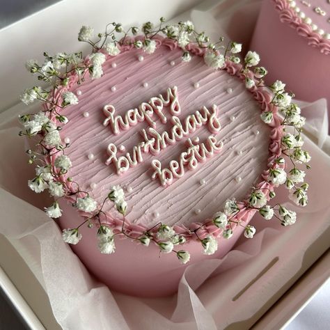 22nd Birthday Cakes, Bolo Vintage, 14th Birthday Cakes, 21st Bday Ideas, Vintage Birthday Cakes, 16 Birthday Cake, Pink Birthday Cakes, Birthday Dinner Party, Mini Cakes Birthday