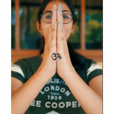 Krishna Finger Tattoo, Ohm Finger Tattoo, Om Hand Tattoos, Yoga Finger Tattoo, Om Finger Tattoos, Om Tatoos Design For Women, Tatvamasi Tattoo, Hinduism Tattoos For Men, Hanuman Tattoo Design Small For Women