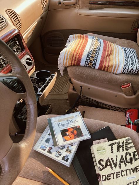 Car Tan Interior Decor, Surfer Car Aesthetic, Packed Car Aesthetic, Country Car Aesthetic, Mini Van Decoration Ideas, Cozy Car Interior Ideas, Mini Van Aesthetic, Retro Car Decor, Country Car Decor